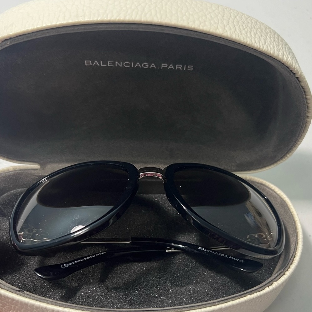 Balenciaga Oversize Sunglasses - Picture 7 of 17